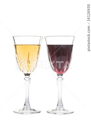 Red and white wine in luxurious crystal glasses 16126930