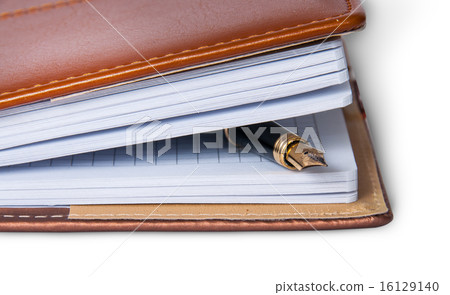Closeup fountain pen in the notebook Closeup fountain pen in the notebook 16129140