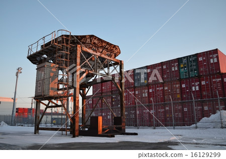 裝滿港口的集裝箱 裝滿港口的集裝箱 16129299