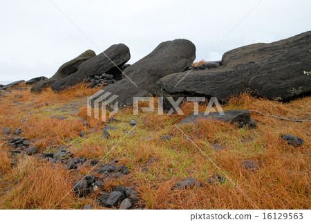 智利復活節島崩潰了Moai 智利復活節島崩潰了Moai 16129563