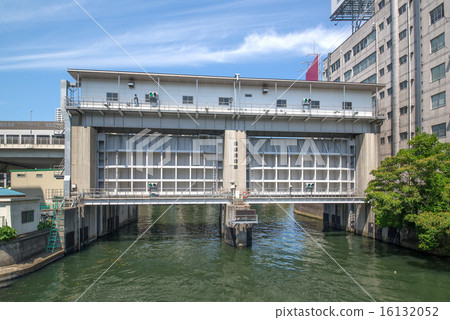 Nihonbashi Lock 16132052