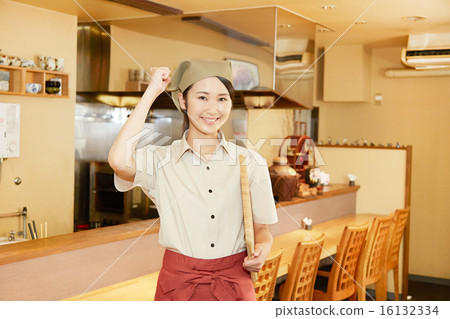Clerk of restaurant to eat guts 16132334