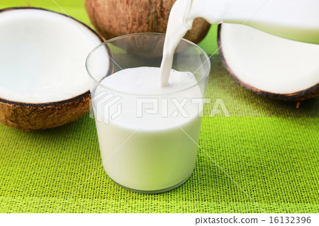 Coconut milk 16132396