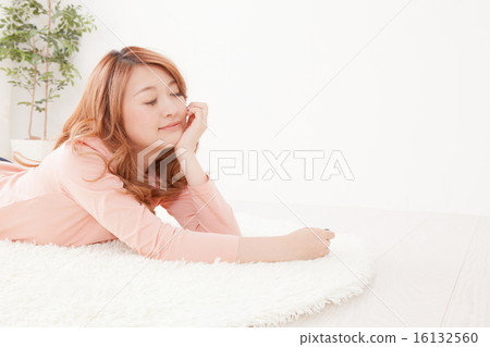 sprawl, lie sprawled, face down 16132560