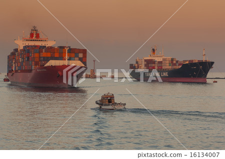 The Container Ship New Delhi Express 16134007