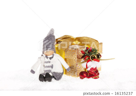 Puppet in the snow 16135237