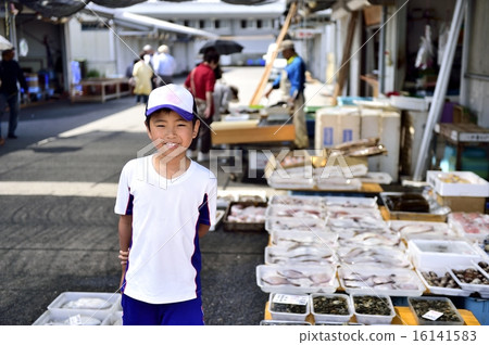 Fish market 16141583