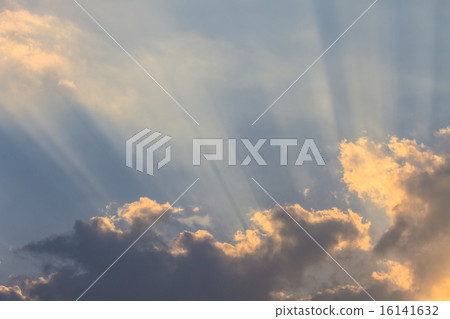 Dark ominous clouds. Dramatic sky 16141632