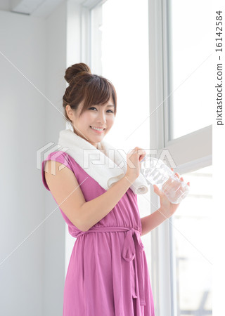 Hydration · Young women 16142584