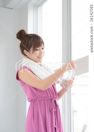 Hydration · Young women 16142585