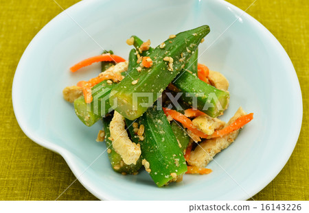 夏季蔬菜秋葵的寶藏。 16143226