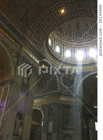 The main dome of St. Peter's Basilica 16144900