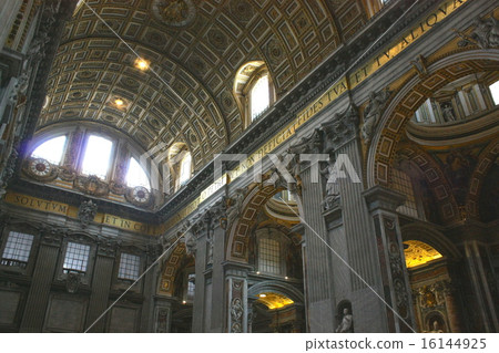 Interior of St. Peter's Basilica 16144925