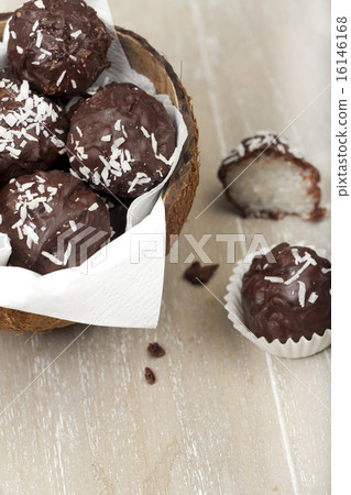 Coconut milk rice truffles in a coconut shell 16146168
