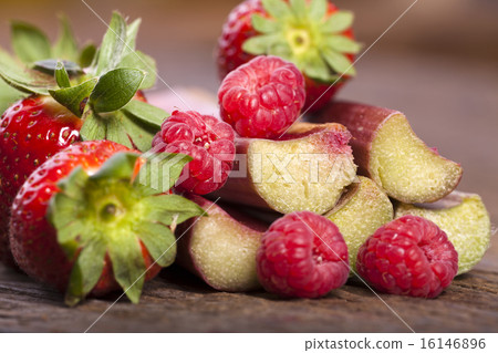Delicious summer fruits 16146896