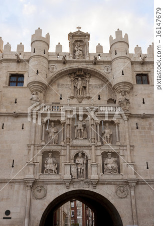 City gate of Burgos. Arco de Santa Maria. 16147679