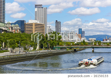 Water bus leaving Yodoyabashi 16150133