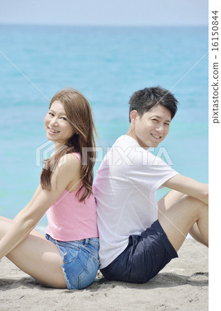 Couple snuggly at the beach Couple snuggly at the beach 16150844