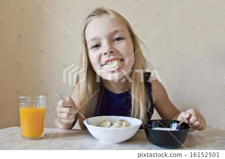 Eating cute girl Eating cute girl 16152501