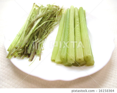Prepare the wiping boil and peel the wipe Prepare the wiping boil and peel the wipe 16158364