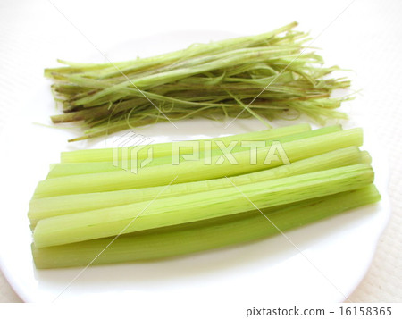 Prepare the wiping boil and peel the wipe Prepare the wiping boil and peel the wipe 16158365