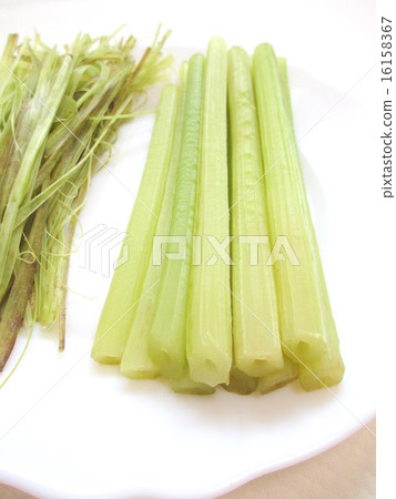 Prepare the wiping boil and peel the wipe Prepare the wiping boil and peel the wipe 16158367