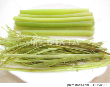 Prepare the wiping boil and peel the wipe 16158368
