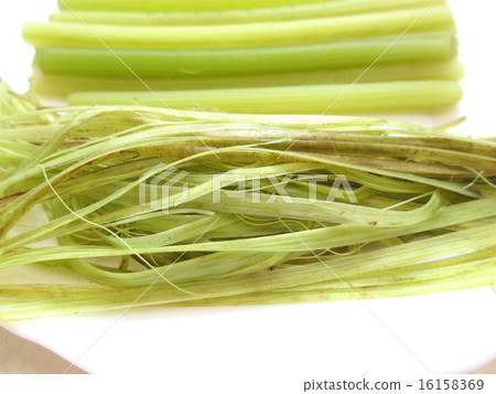 Prepare the wiping boil and peel the wipe Prepare the wiping boil and peel the wipe 16158369
