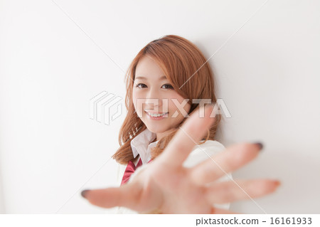 孤獨的 羊毛衫 年輕漂亮的女孩 16161933