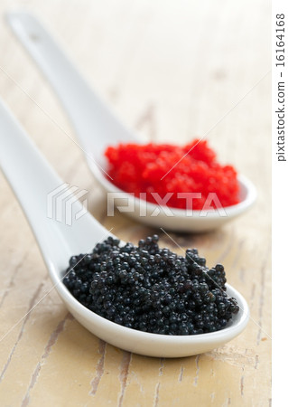 red and black caviar in ceramic spoon 16164168
