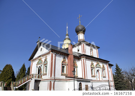 Holy Trinity church. Novo Golutvin monastery in Ko Holy Trinity church. Novo Golutvin monastery in Ko 16167158