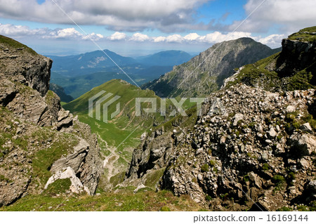 mountain peaks 16169144