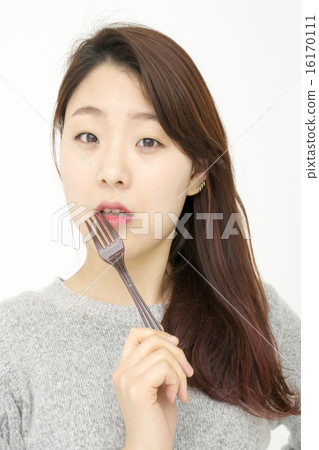 拿著叉子的婦女 16170111