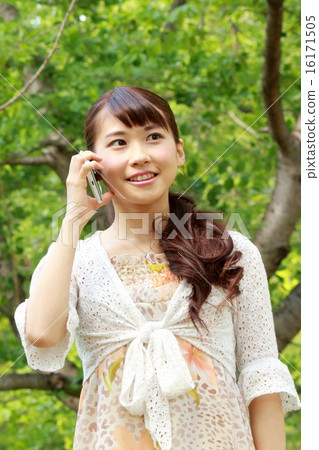 Girl calling 16171505