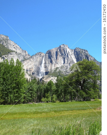 優勝美地瀑佈在約塞米蒂國家公園 優勝美地瀑佈在約塞米蒂國家公園 16172450