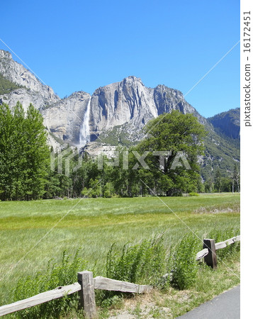 優勝美地瀑佈在約塞米蒂國家公園 16172451