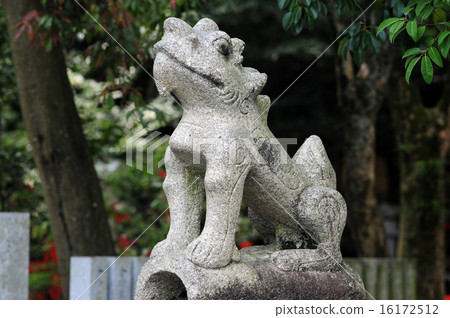 The lone guardian dog-1 on the side of Ikeda Nagi Shrine 16172512