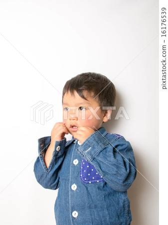 A boy staring at 16176539