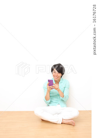Male in twenties using smartphone 16176728