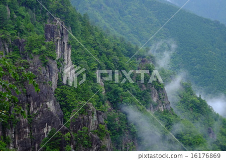 Misty Stone Tower (Shimokitayama Village, Yoshino County, Nara Prefecture) 16176869