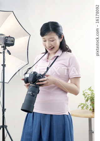 Studio, smiling female photographer 16178092