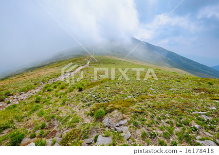 沿霧山脊走 16178418