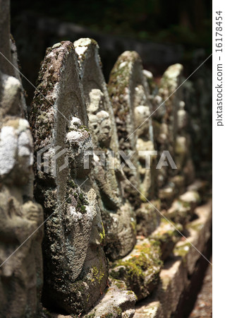 Two hundred jizo of Narai Two hundred jizo of Narai 16178454