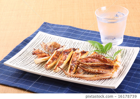 Grilled squid and shochu 16178739