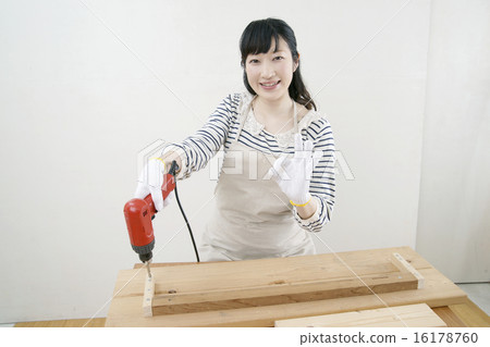 Driver - a young woman using 16178760