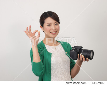 A woman shooting while talking to the model A woman shooting while talking to the model 16192902