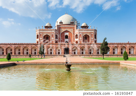 Daytime view of Humayun's Tomb 16193847