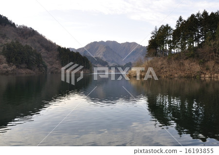一個安靜的早晨湖 一個安靜的早晨湖 16193855