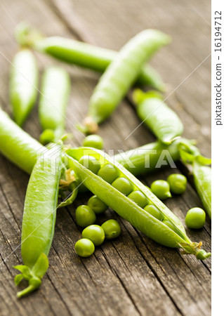 green peas green peas 16194712