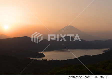 神秘的富士山和箱根Ashinoko設置日落 神秘的富士山和箱根Ashinoko設置日落 16196118